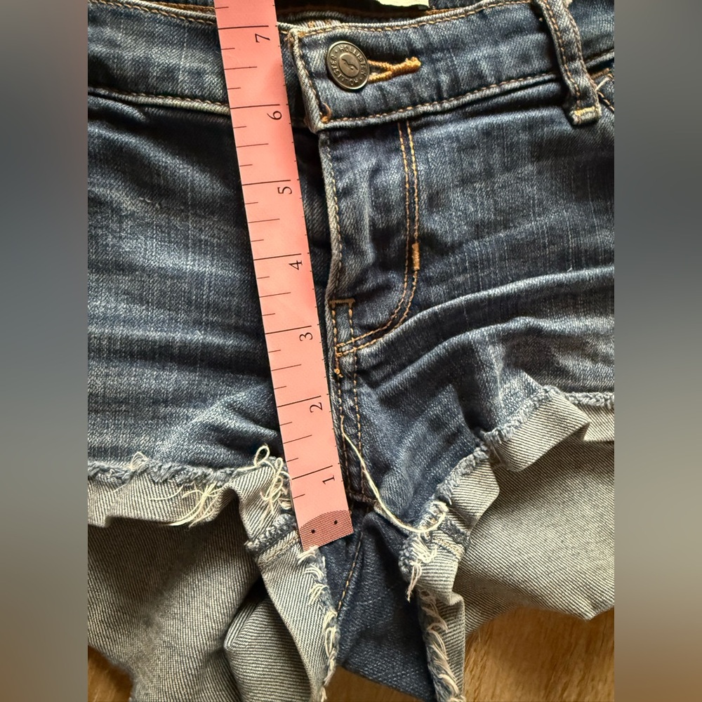 Hollister Dark Blue denim low rise Jean Shorts size 7 28 - Picture 5 of 7